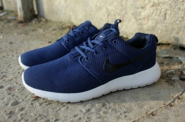 Nike Roshe run  Вид одежды: Мужская обувь Размер: > 46 Размеры: 40-45 Интернет-магазин Casa Bellinia Доставка почтой 4-10 дней. Возможность оплаты при получении. 100% гарантия обмена и возврата.