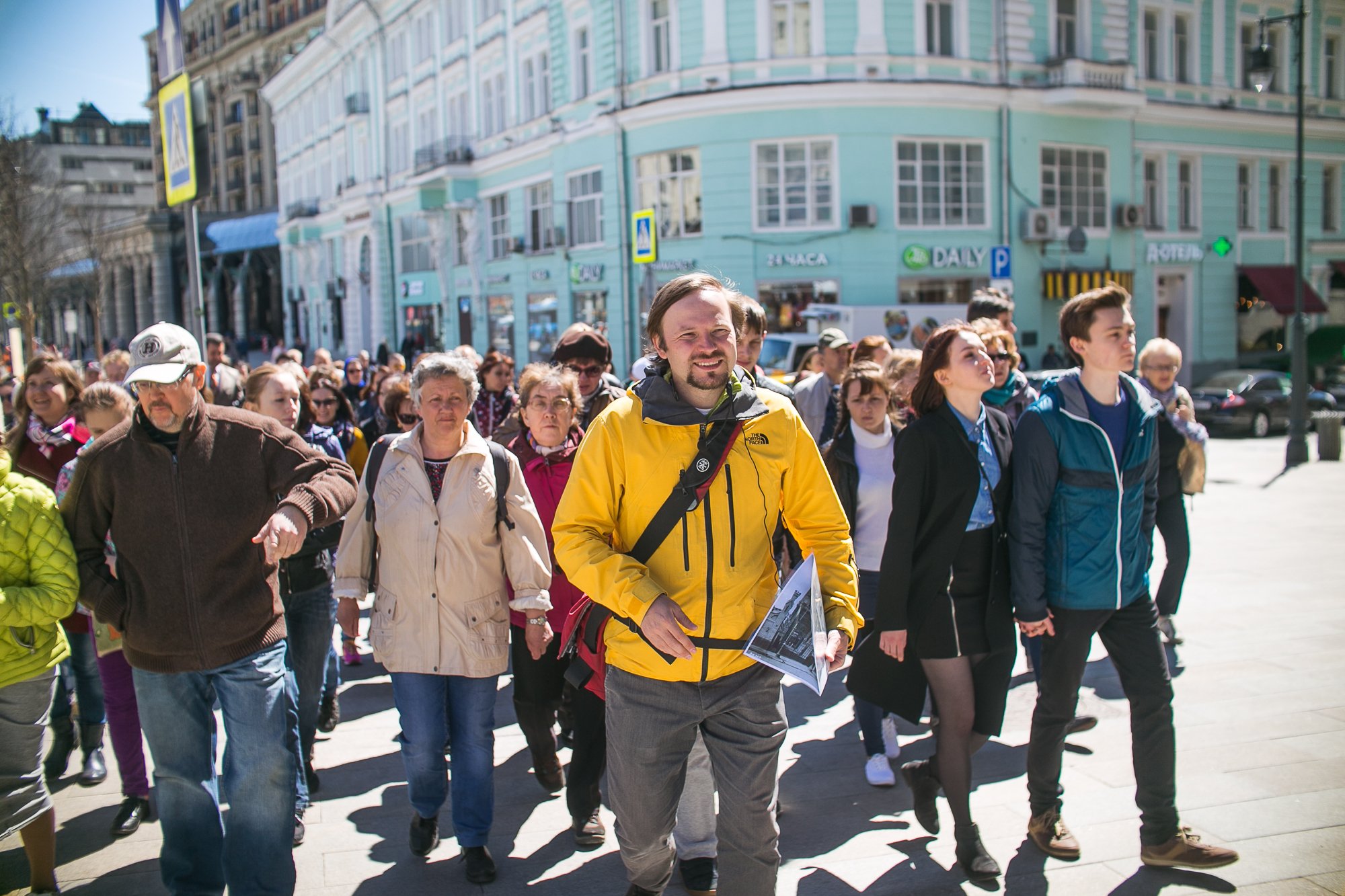 Пешком по москве. Пешая экскурсия. Пешие экскурсии по Москве. Пешие прогулки по Москве. Экскурсии по Москве пешеходные.