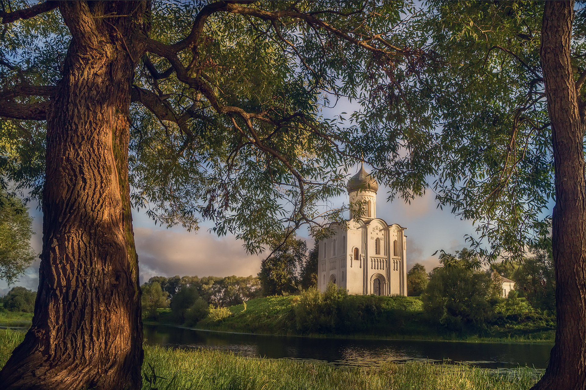 Природа не храм и человек в ней. Покрова на Нерли в Усть Лабинске. Древняя Русь храмы пейзажи. Пейзаж древней церкви. Природа не храм.