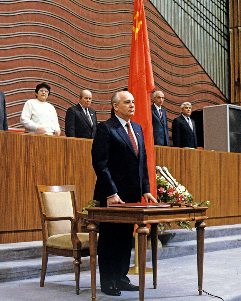 1 съезд народных депутатов горбачев. Инаугурация Горбачева 1990. Инаугурация Ельцина 1991. Горбачев избрание президентом.