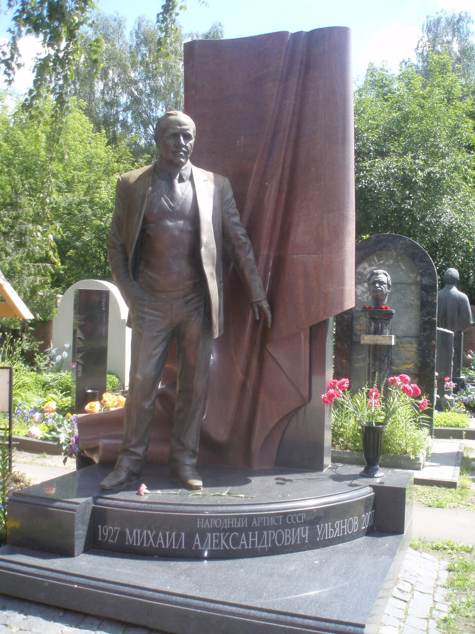 Михаил Ульянов могила